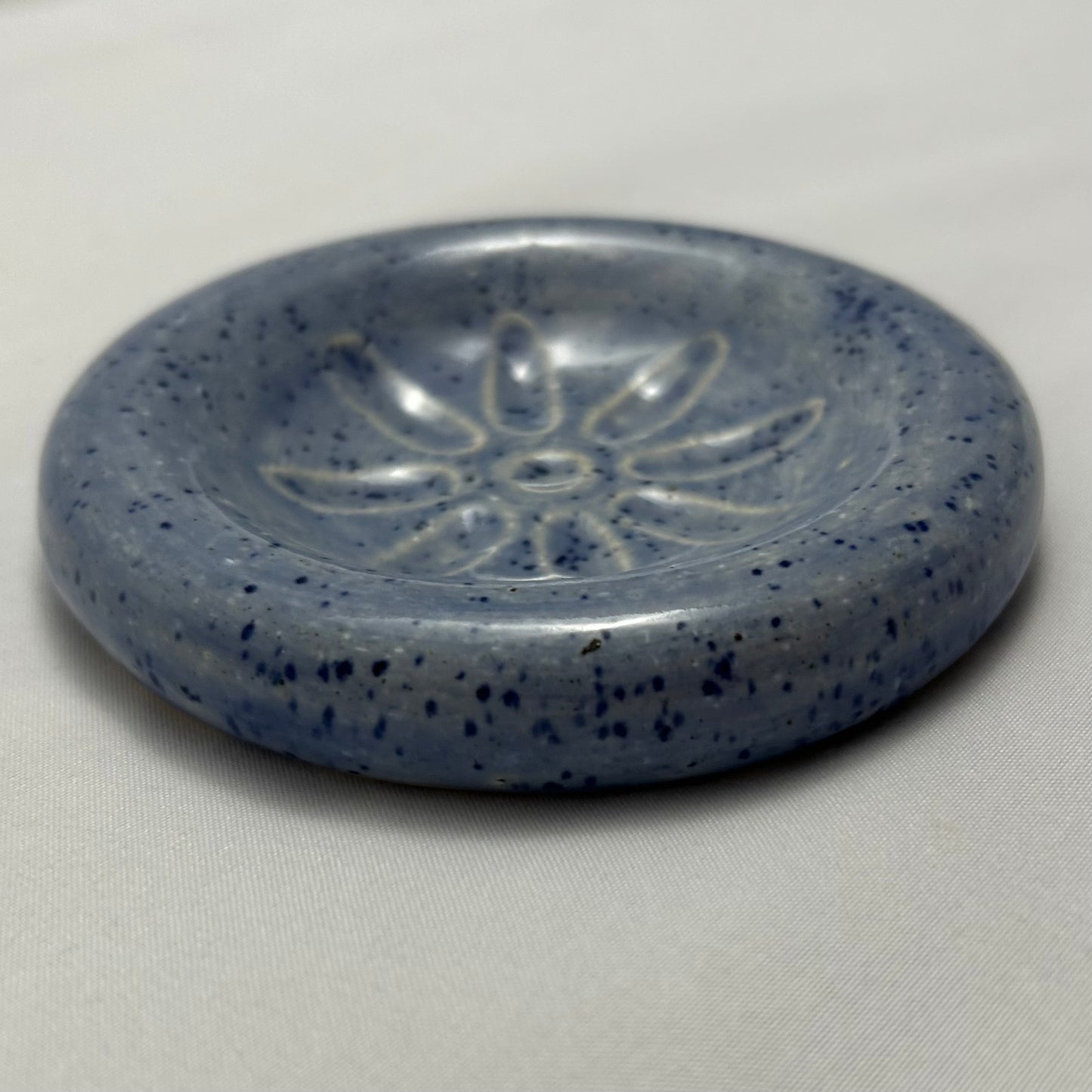 blue spotted flower dish / ash tray
